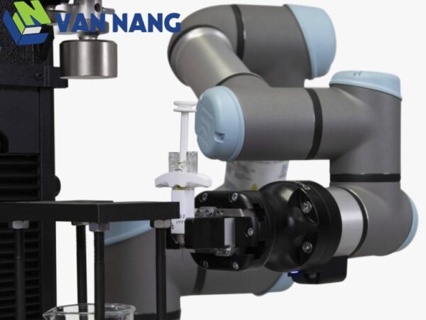 He-Thong-Kiem-Tra-Vat-Lieu-Voi-Robot-Automated-Collaborative-Robot-for-Testing-Biomedical-Devices-and-Components-Instron-Model-CT6-3-768x576 copy HỆ THỐNG KIỂM TRA VẬT LIỆU VỚI ROBOT INSTRON MODEL CT6